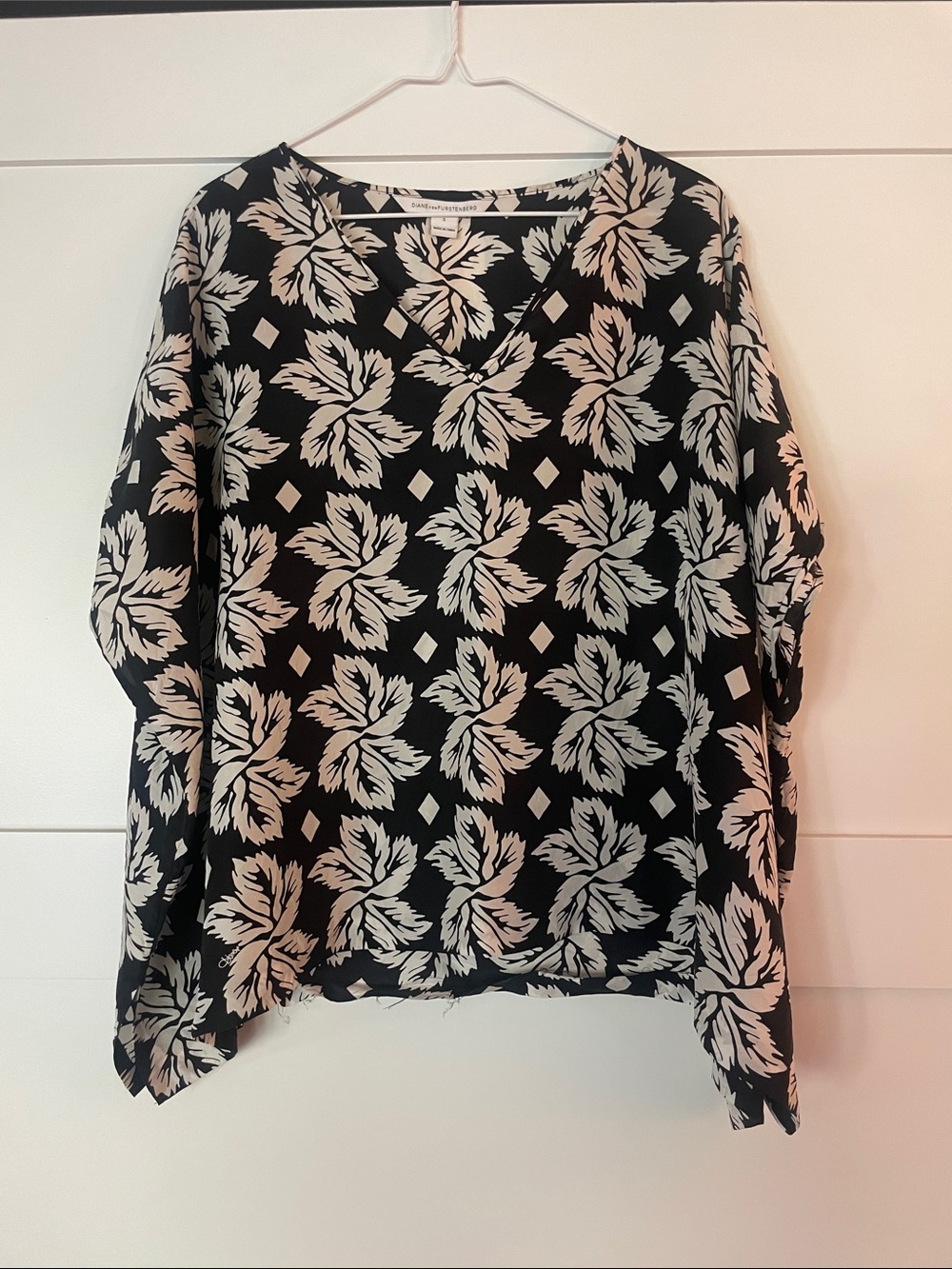 Diane Von Furstenberg DVF Silk Black & White Floral Short-Sleeve Caftan Top S